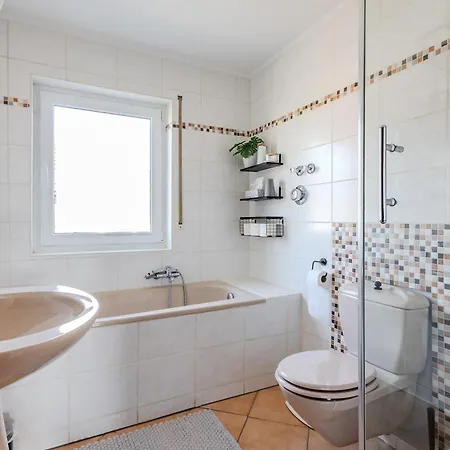 Appartement Modernes Mit Balkon & 2-parkplaetzen