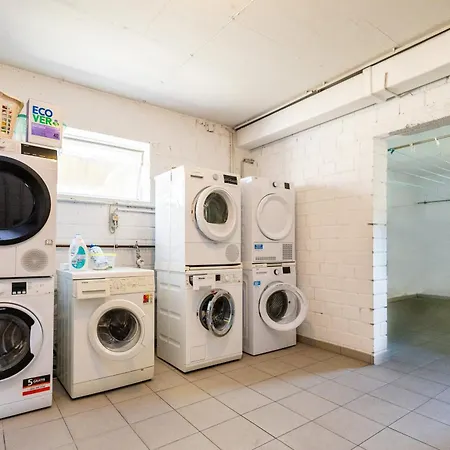 Modernes Mit Balkon & 2-parkplaetzen 아파트