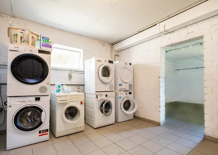 Modernes Mit Balkon & 2-parkplaetzen 아파트